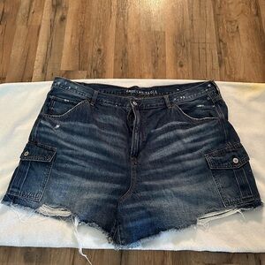 SOLD !! American Eagle shorts size 24